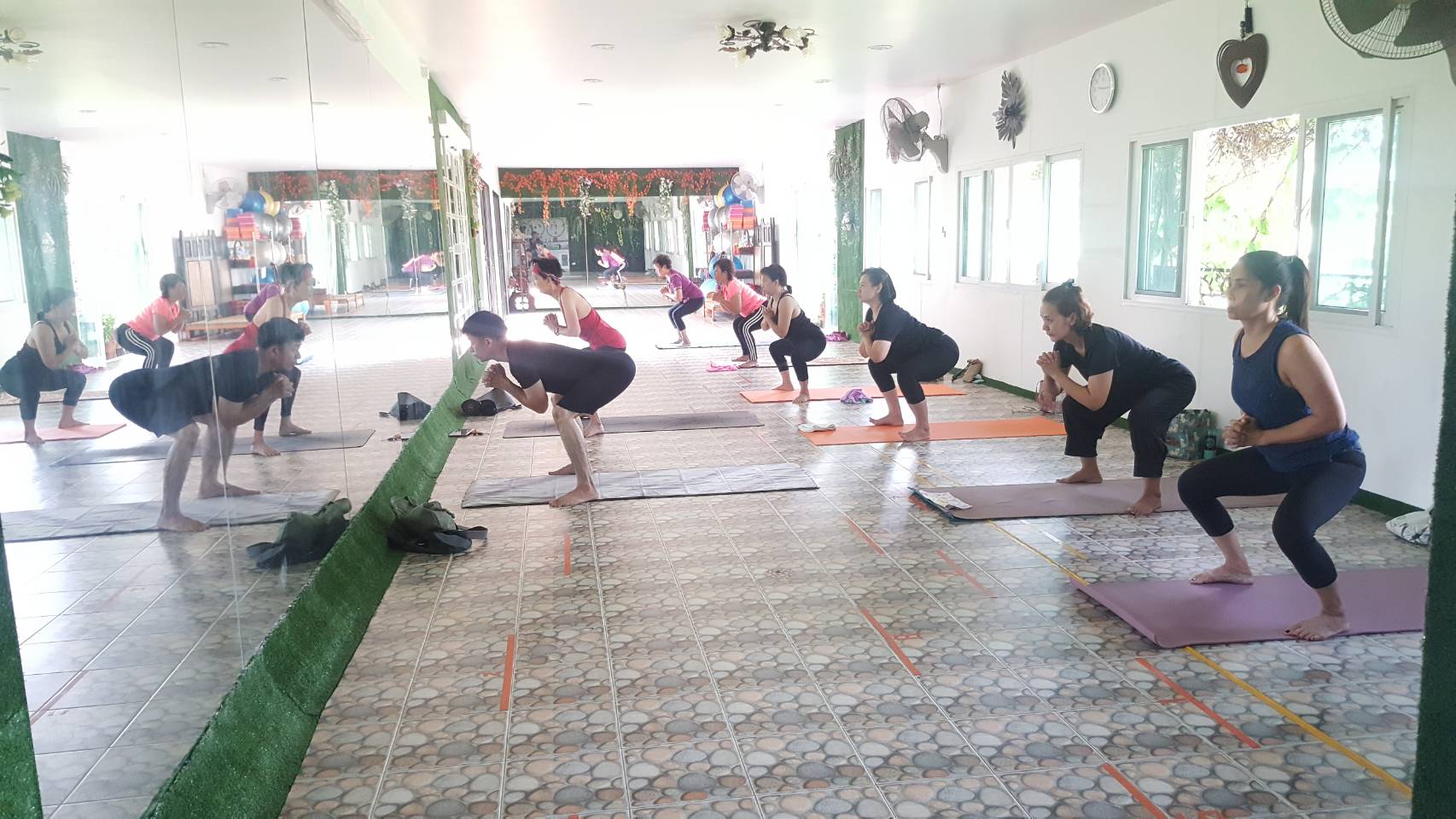 Aerial Yoga — โยคะอากาศ
